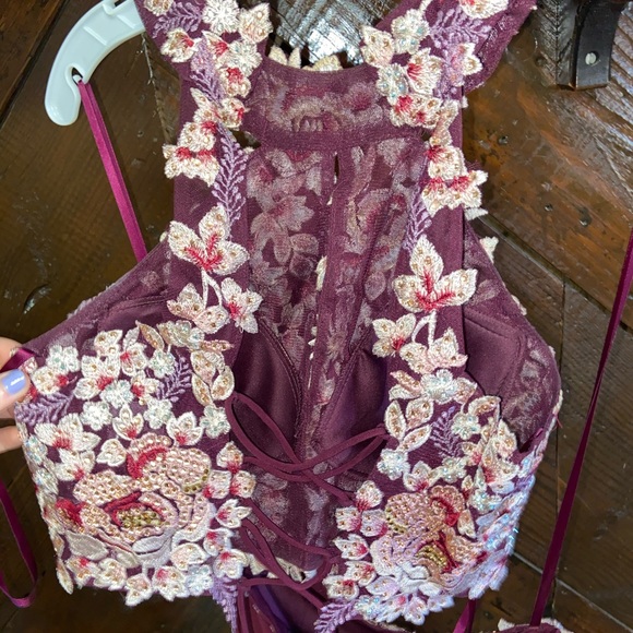 Only worn once and looks brand new!! - Picture 7 of 8